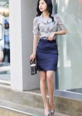 A blue pencil skirt combined with a gray blouse