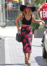 Pencil skirt combined with a top