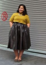 Full skirt below the knee for fat