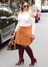 Flared skirt below the knee for fat