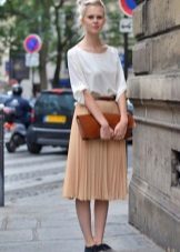 Chiffon skirt pleated below the knee