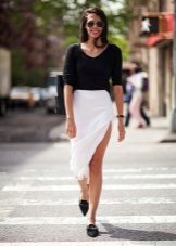 Summer skirt below the knee with a large slit in the thigh