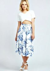 Fluffy skirt below the knee