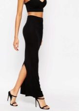 Back slit skirt