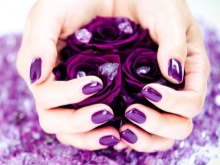 Purple manicure under a purple dress