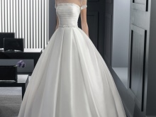 Full-length short sleeve wedding dress