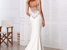 Wedding dress with a half-naked srpina