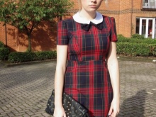 Short dress in red and blue plaid (tartan) with a white collar