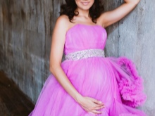 Krásné šaty k pronájmu pro těhotné focení