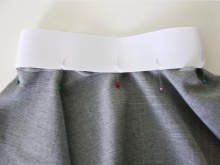 Elastic band for a half-skirt belt