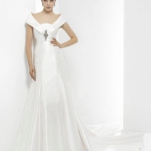 A-line wedding dress with shoulder strap
