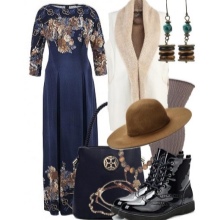 Long dress with print at the top and bottom and accessories for women with a pear figure