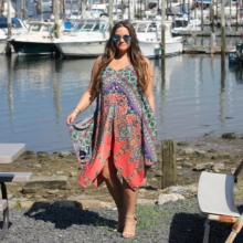 Haljina u liniji s apstraktnim printom za cijeli