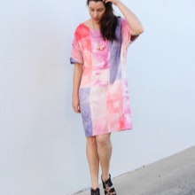 Renkli diz boyu çanta elbise