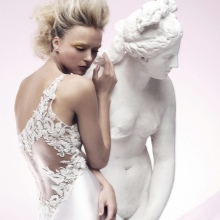 Dress with an open back and lace