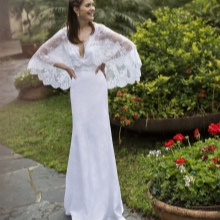 Wide-sleeved wedding dress