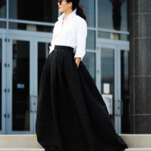 Svart skjørt sol til gulvet