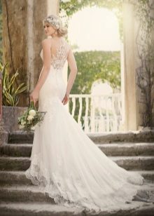 Elongated rear wedding dress
