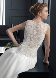 Open back lace wedding dress