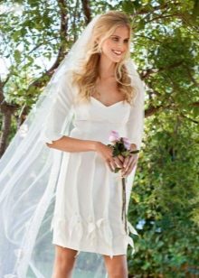Krátké svatební šaty