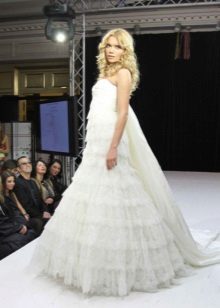 A magnificent wedding dress from Yudashkin