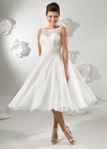 Retro style wedding dress