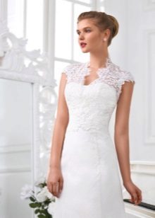 Bolero posterior obert en un vestit de núvia