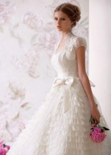 Bolero de casament amb llanterna de màniga