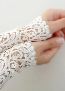 Openwork gloves for a wedding dress
