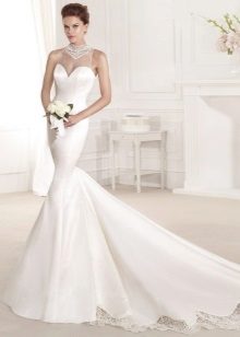 Luxurious mermaid wedding dress with train