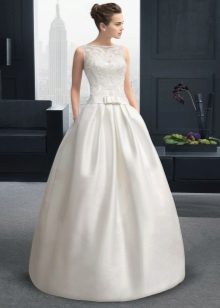 A magnificent wedding dress from Rosa Clara