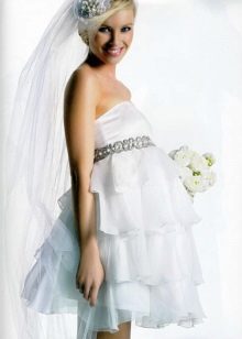 Vestuvių trumputė suknelė nėščioms nuotakoms