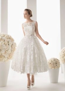 Short puffed lace wedding dress