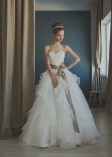 A magnificent wedding dress from Natasha Bovykina