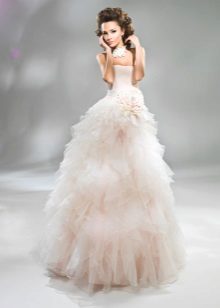 A magnificent wedding dress from Anna Bogdan