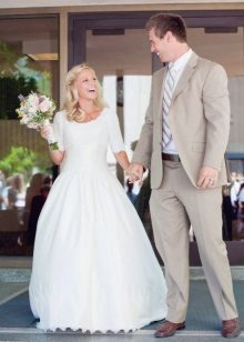 Wedding dress with sleeves