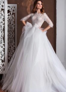 Lush wedding dress with lace sleeves