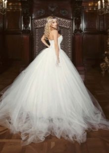 Puffy chiffon wedding dress