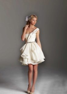Inverted triangle short wedding dress
