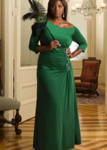 Green sheath dress for a full evening