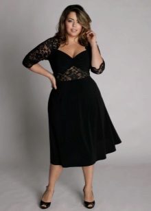 Short full evening dress with lace