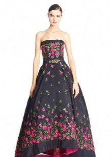 Black evening dress with one-time flowers