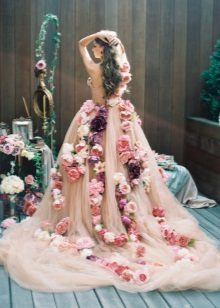 Color wedding dress with flowers