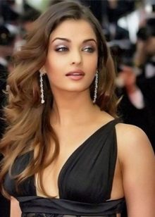 An evening look for an inexpensive floor dress