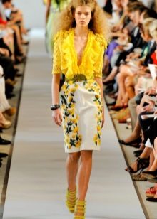 Knitted evening dress from Oscar de la Renta