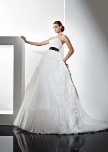 Puffy wedding dress with a black belt