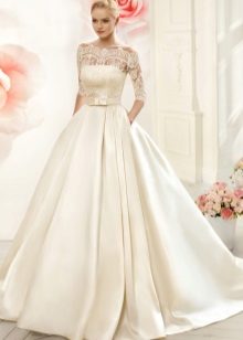 Wedding dress with a pocket from navybu