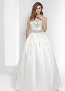 Puffy wedding dress with rhinestones