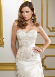 Wedding dress with crystals and pearls