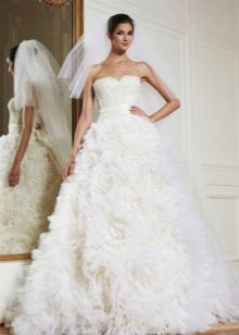 A magnificent wedding dress from the 2013 collection